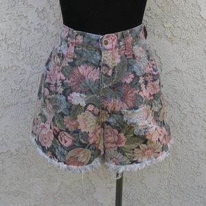 90s Vintage High Waisted Floral Distressed ShortsM